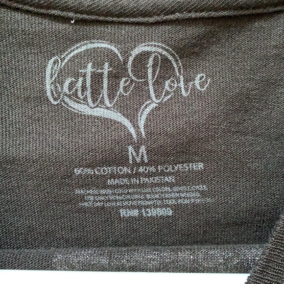 A black crop top - Picture 3 of 3